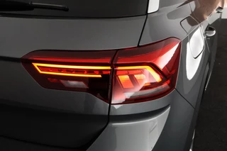 Volkswagen T-Roc 1.0 TSI 110pk Style Trekhaak LED Virtual Cockpit Navigatie / 40