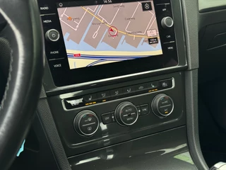 Volkswagen Golf TSI * Panoramadak * Camera * Navigatie * Massage Stoel / 8
