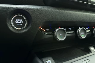 Citroen C4 1.2 Puretech 130pk Automaat Shine Pack Business | Navigatie | Panoramadak | Achteruitrijcamera | Lederen stoelen elektrisch en verwarmd | Headup display | Keyless | Adapt. Cruise control | 18" Lichtmetalen velgen / 22