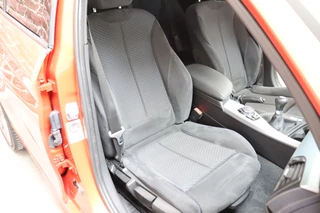 BMW 1 Series 118i Executive M Sport Pakket 5 deurs / Navigatie Professional / LED / Trekhaak / 18 Inch / Climate Control / Hifi / Parkeersensoren / Cruise Control / Extra Getint Glas / Bluetooth / Shadow Line / 18