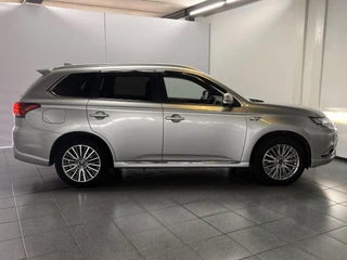 Mitsubishi Outlander 2.4 PHEV Intense+ Automaat / Luxe Lederen bekleding / elektrische kofferklep / Trekhaak / Achteruitrijcamera / 5