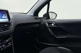Peugeot 208 1.2 VTi Envy / 26