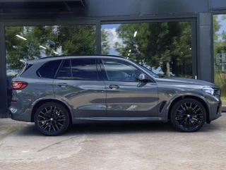 BMW X5 M50i 530pk | Achterasbesturing | Laser | ACC | Sky Lounge | Grigrio Telesto / 5