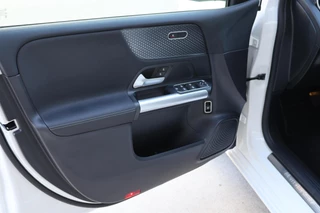 Mercedes-Benz B-Class 200 Luxury Line Panoramadak / Stuurwielverwarming / Stoelverwarming / 46