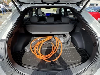 Toyota bZ4X DYNAMIC 71KWH BI-TONE PANO-DAK STOEL/STUURVERW BLIND-SPOT 360° CAMERA EL-ACHTERKLEP WARMTEPOMP / 19