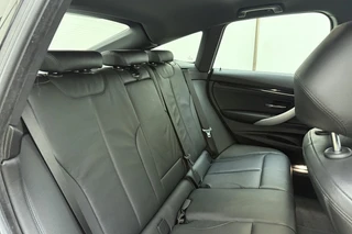 BMW 3-serie Gran Turismo 320i High Executive Edition | Lederen bekleding | M Sport pakket | Trekhaak | Stoelverwarming | Keyless | Navigatie | Weinig kilometers | Climate control / 18