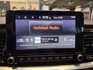 Kia Stonic 1.0 T-GDi MHEV GT-PlusLine Meest luxe uitvoering | 1e Eigenaar | Panorama dak | Dealer onderhouden | Cruise Control Adaptief | Carplay | Metallic lak | Fabrieksgarantie t/m 10-5-2030 + 3x 1 jaar* | NAP / 22