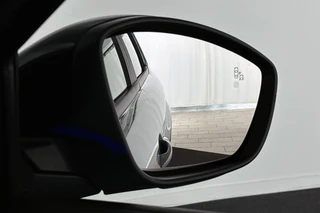 Jeep Avenger 1.2 e-Hybrid Summit Keyless Navigatie Elektrische Achterklep / 24