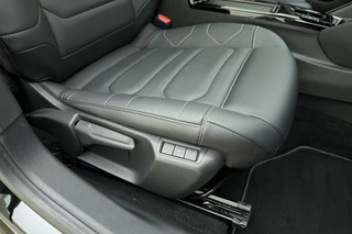 Citroen C4 1.2 Puretech 130pk Automaat Shine Pack Business | Navigatie | Panoramadak | Achteruitrijcamera | Lederen stoelen elektrisch en verwarmd | Headup display | Keyless | Adapt. Cruise control | 18" Lichtmetalen velgen / 14