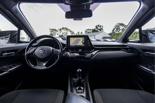 Toyota C-HR 1.2 Urban  | Trekhaak | Camera | NL Auto / 31
