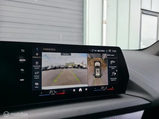 BMW 1 Series 123 xDrive Pano / 360' camera / Navi / 24