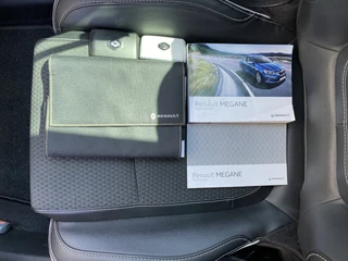Renault Mégane Estate 1 .3 TCe Bose 160 pk AUT. | navigatie | cruise control | trekhaak | bose audio | keyless | privacy glas / 35