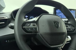 Peugeot 208 1.2 Hybrid e-DCS6 Allure 110 PK | Automaat | Vision & Navigation Pack | Metaallak | Parkeersensor | Camera | Licht Metalen Velgen | Nieuw uit voorraad | Direct leverbaar / 21