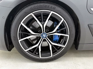 BMW 5-serie 545e xDrive High Executive M Sport | Dakraam | Camera | Autopilot | Stoel-/Stuurverwarming | CarPlay / 10