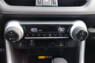 Toyota RAV4 2.5 Plug-in Hybrid AWD Style STUUR&WISSERVERW STOELVERW. V+A EL-A.KLEP EL-STOEL APPLE/ANDROID KEYLESS PRIVACYGLASS LED DAB / 33