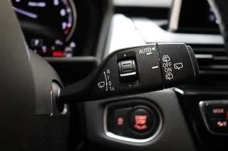 BMW 2 Serie Active Tourer 220i Executive Automaat  / Navigatiesysteem / Adaptieve LED koplampen / Hifi / Stoelverwarming / 16 Inch / Parkeersensoren voor+achter / Bluetooth / Cruise Control / Elektrische Achterklep / Verstelbare Achterbank / 36