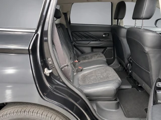 Mitsubishi Outlander 2.4 PHEV Intense+ 4WD 225 pk AUT. | 1e eigenaar | navigatie | trekhaak | elektr. v. stoel | carplay | alcantara / 21