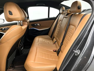 BMW 3-serie 330e High Executive M Sport | Cruise Control | CarPlay | Stoelverwarming | / 25