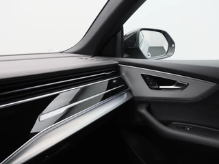 Audi Q8 60 TFSi e 490 Pk quattro S-Line Competition | Matrix Laser LED | Vierwielbesturing | B&O Audio | Valcona Leder | 22 Inch | Trekhaak | Head-Up | 20.328 Km!! / 39