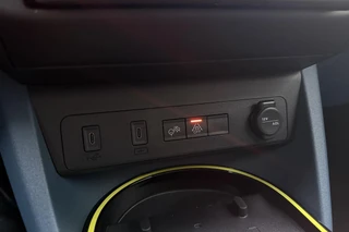 Fiat Grande Panda La Prima 11 kW 44 kWh | Navigatie | Camera | Stoelverwarming | Stuurverwarming | Cruise control | LED verlichting | Lichtmetalen velgen / 27