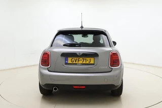 MINI 5-Deurs 1.5 Cooper 60 Years Edition Automaat | Navigatie | Climate control | Parkeersensoren |5 Deurs | Lichtmetalen velgen black | Keyless / 12