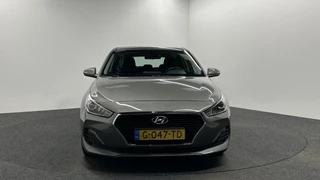 Hyundai i30 1.0 T-GDI Comfort CLIMATE CAMERA CARPLAY LM / 7