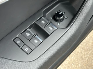 Audi A6 Avant V6 55 TFSI 340pk quattro S-line Panoramadak | Trekhaak | 20 inch | Zwart optiek | Camera | Incl. 1 jaar Bovag garantie / 11