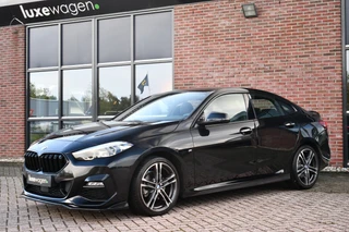 BMW 2 Serie Gran Coupé 218i M-Sport  Shadowline Trekhaak 18inch Live-cockpit Sfeerverlichting / 42