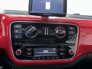Volkswagen Up! 1.0 take up! BlueMotion Panoramadak Stoelverwarming Parkeersensoren / 18