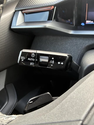 Opel Grandland Electric Business Edition 73 kWh | ECC | Navigatie | Elektrisch glazen panorama-dak | Matrix LED Verlichting | Cruise control | Camera | Winterpakket | 19" LM-Velgen / 39