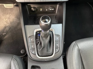 Hyundai Kona 1.6 GDI HEV Premium Automaat Stoelkoel+verw. Carplay Adap.Cruis / 10