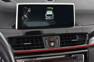 BMW X1 sDrive18i Executive Sport Line Panoramadak Trekhaak Groot Navi Stoelverwarming / 18