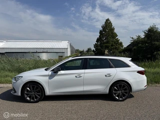 Seat Leon Sportstourer 1.5 eTSI FR / Pano / Trekhaak / Beats / 35