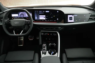 Audi Q5 2.0 TFSI 299pk e-hybrid quattro S edition Trekhaak 360Camera Tech-Pro Leder Memory Stoelverwarming Virtual Cockpit Panoramadak Navigatie S-Line / 17