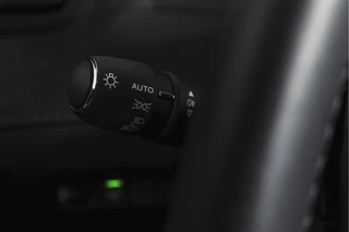 Peugeot 2008 1.2 PureTech 130 PK Allure - Automaat  | Dig. Cockpit | Adapt. Cruise | Stoelverw. | PDC | Camera | App. Connect | ECC | LM 17" | / 40