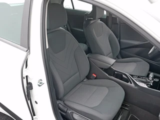 Kia Niro 1.6 GDi PHEV Dynamic Line Stoelverwarming / 17