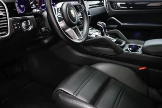 Porsche Cayenne 3.0 E-Hybrid Platinum Edition | LUCHTVERING | MASSAGE | STOELVENTILATIE | COMFORTSTOELEN | CAMERA | 22" / 33