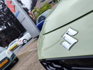 Suzuki Swift 1.2 SELECT SMART HYBRID AUTOM  Direct Leverbaar | Tot 10 JAAR GARANTIE!  Inclusief € 2.400,- Voorraad Voordeel / 36