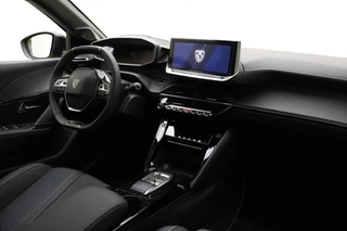 Peugeot e-208 EV GT 51 kWh 16% Bijtelling | 400+ km Actieradius WLTP | Panorama Dak | Navigatie | Camera Voor & achter | Airco | Cruise Control / 8