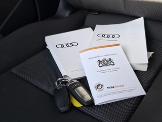 Audi A3 Limousine 30 TFSI AUTOMAAT * Carplay * Climate Control * Parkeersensoren * / 19