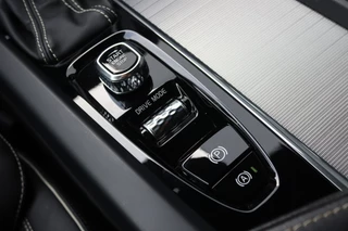 Volvo XC60 2.0 T4 R-Design  LED/Leder/Navi/Camera/CarPlay/Virtual Cockpit/Crc/19" / 27