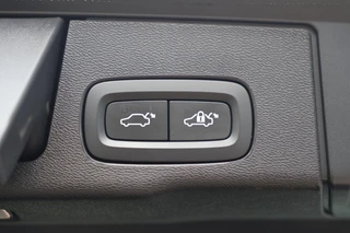 Volvo XC60 T6 Recharge AWD Inscription | Stoelverwarming | Trekhaak | Parkeercamera | Panoramadak | Pilot Assist |  BLIS  | Leder | Keyless / 18