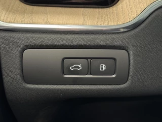 Volvo XC60 2.0 T8 Plug-in hybrid AWD Ultra Dark / 16