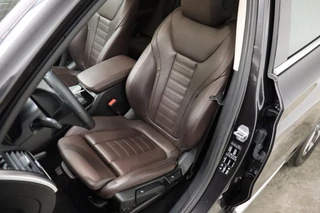 BMW X3 xDrive20i High Executive xLine Automaat  / Navigatie Professional / Leder / Trekhaak / 19 Inch / Adaptieve LED-koplampen / Stoelverwarming / Ambiance Verlichting / Parkeersensoren voor+achter / Sportstoelen / 13