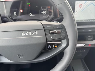 Kia EV2 Plus 42.2 kWh 3.000,- Inruilkorting | Privacy Glass | 18" lichtmetalen velgen | Warmtewerend glas rondom | Draadloze oplader voor smartphone / 26