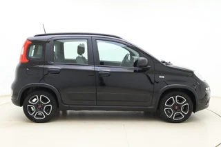 Fiat Panda 1.0 Hybrid City Life 69 PK | Airco | Dakrails | Weinig kilometers | Hoge instap | Zuinige motor | Electrische ramen | 5 Zitplaatsen / 10