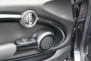 Mini Mini 1.5 Cooper Chili Serious Business | 1e eigenaar | Volledig onderhouden | Climate Control | LED | Cruise Control | Bluetooth | 18 inch | Navigatie | Comforttoegang | / 17