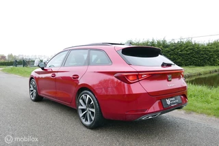 Seat Leon Sportstourer 1.5 eTSI DSG FR / Pano / Cam / Navi / 2