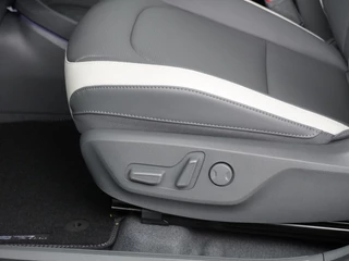 Kia EV3 GT-Line Business Edition 81.4 kWh  - Stoel-/Stuurverwarming - Elektrisch Verstelbare Bestuurdersstoel - Ambient Lighting- Apple Carplay/Android Auto - Fabrieksgarantie t/m 2033 / 20