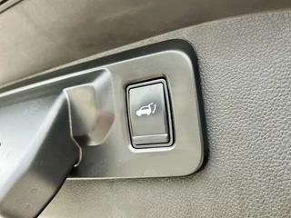Renault Austral 1.2 E-Tech Full Hybrid 200 Iconic  | Pano | 360° Camera | All Seasons | Pack Winter | Intelligent Adaptive Cruise Control (IACC) | Dodehoek | Stoel+Stuur+Voorruitverwarming | Navigatie | Apple CarPlay/Android Auto / 19